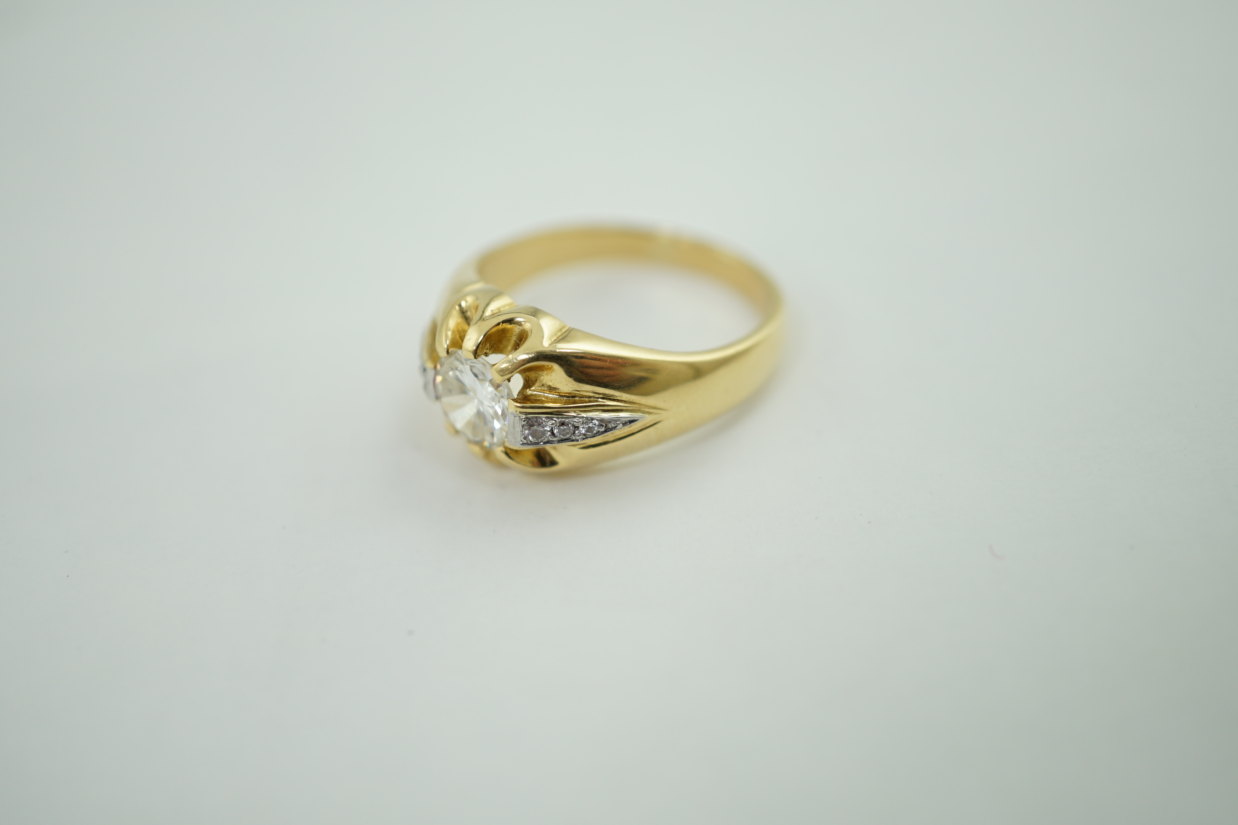 An 18ct gold claw set diamond ring